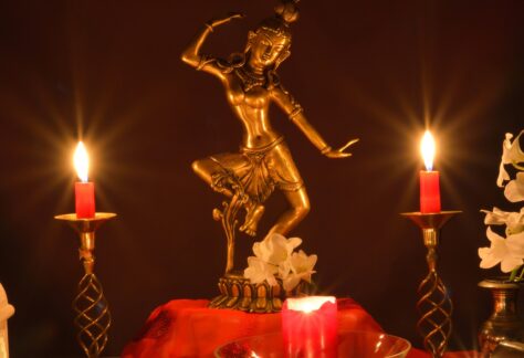 Yoni-meditationsmassage-Tantra-Kurs- Achtsame Berührung & Heilung für Frauen