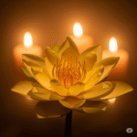 Ein geräumiges, helles und modern eingerichtetes Zimmer mit einem weißen Ecksofa, großen Fenstern, einem kleinen Couchtisch und dekorativen Elementen wie einem Buddha und orangefarbenen Stehlampen, das eine ruhige und einladende Atmosphäre für Tantra Massage und Therapie schafft.